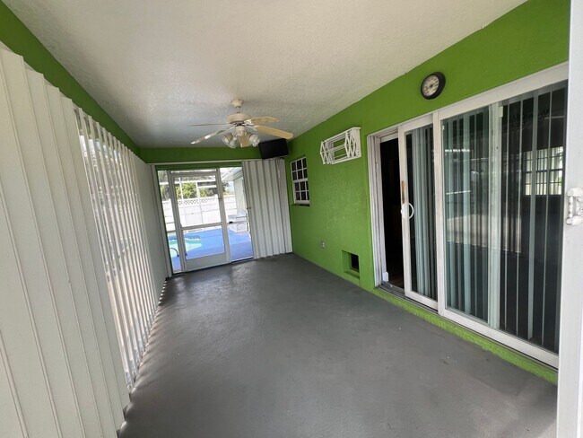 Building Photo - ($2,195) * ANNUAL ** Pool ** 3 Bed / 2 Bath - Harbor Heights  ** Single Family Home