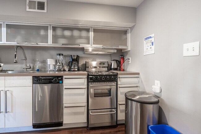 Building Photo - 2452 1/2 18th St NW