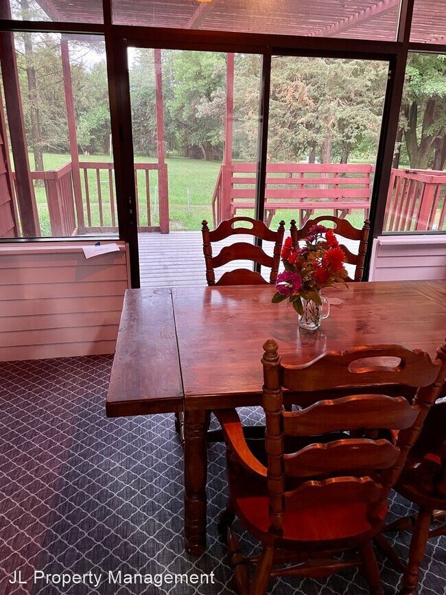 Building Photo - 4 br, 2 bath House - 2208 E Redwood Blvd