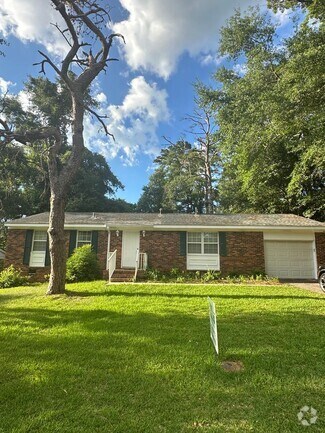 Building Photo - 3 Bedroom 2 Bath home located just off Oca...
