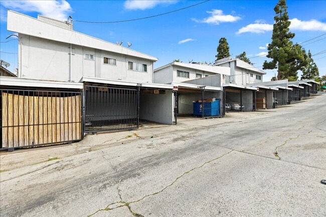 Building Photo - 3116 W 99th St