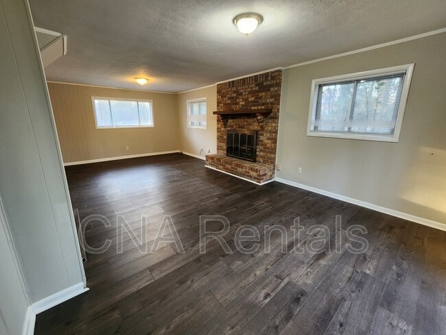 Building Photo - 3146 Vandiver Dr
