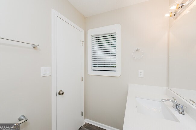 Building Photo - 418 Hearth Pl NW