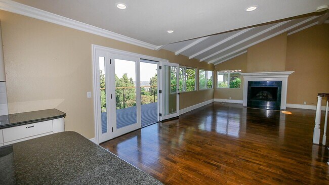 Building Photo - Beautiful 4 bed/2.5 bath house in Del Mar