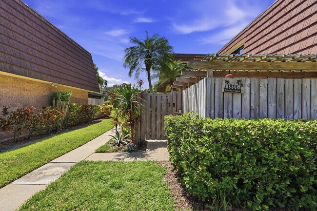 Building Photo - 1806 18th Ln
