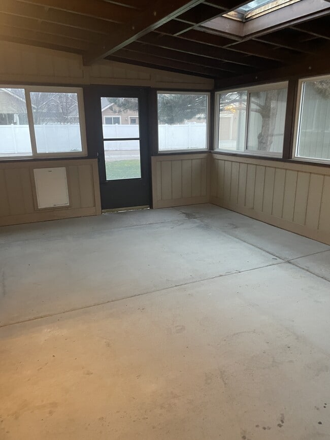 Building Photo - 447 N Baxter Way