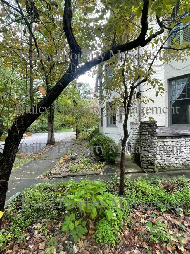 Building Photo - 2541 Cherokee Pkwy