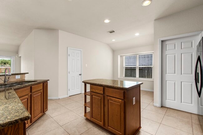 Building Photo - 7710 Trail Hollow