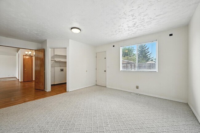 Building Photo - 5827 Orchid Wy S