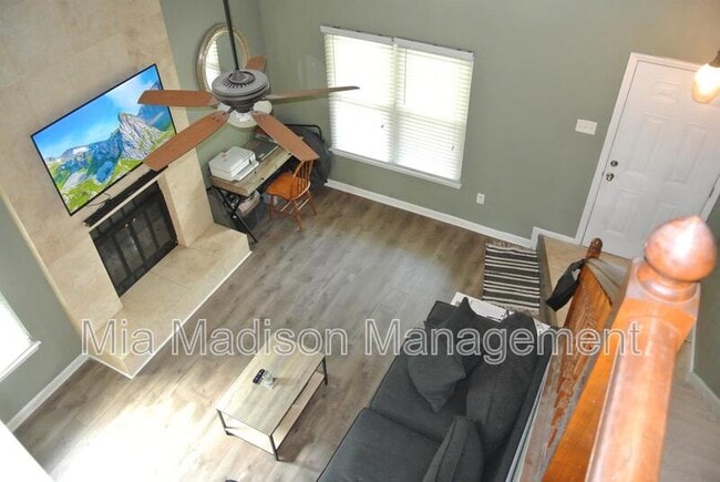 Building Photo - 138 Holland Park Cir