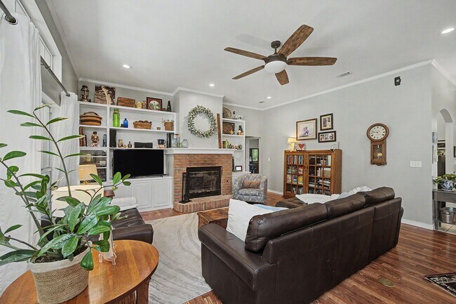 Building Photo - FIVE Bedroom Home in Bluewater Bay