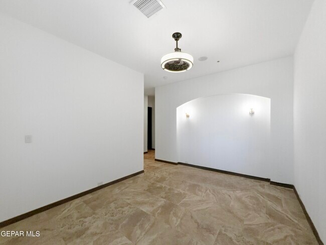 Building Photo - 444 San Clemente Dr