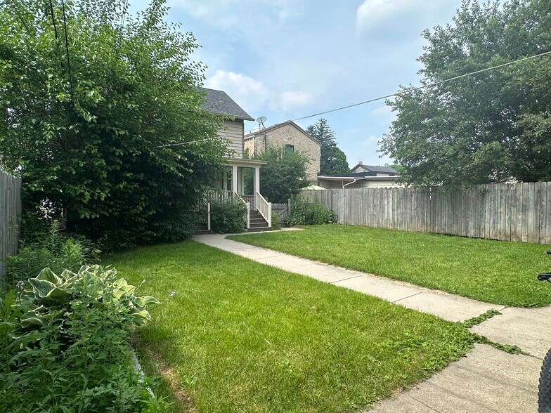 Fenced Yard - 275 E Green Bay Ave