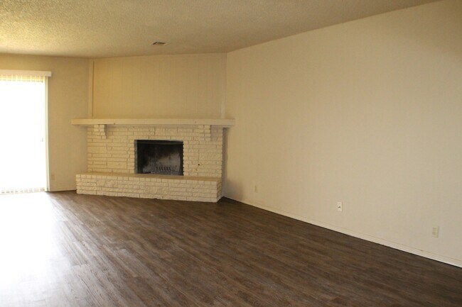 Building Photo - 1312 W Pittsburg St