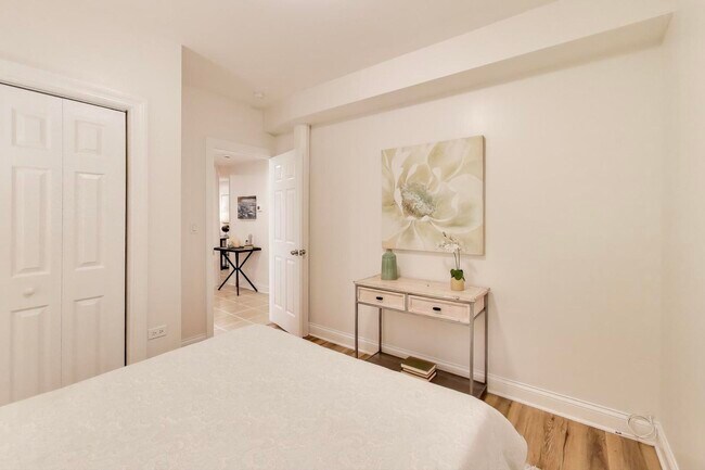 Building Photo - 6170 N Winchester Ave