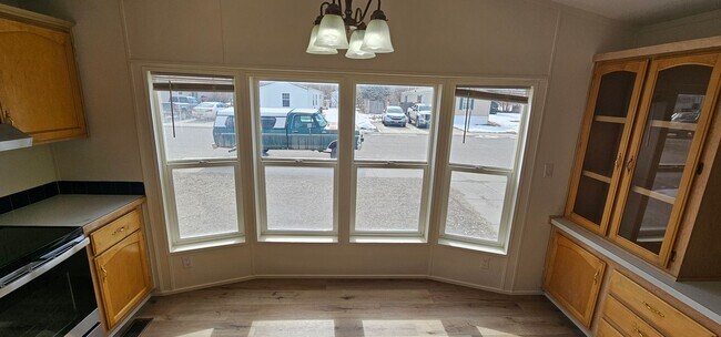 Building Photo - Fully Renovated 3Bd/2Ba Home in River Rock Fenced Yard Pet Friendly