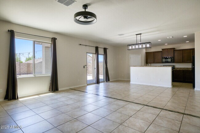 Building Photo - 24633 W Sheraton Ln