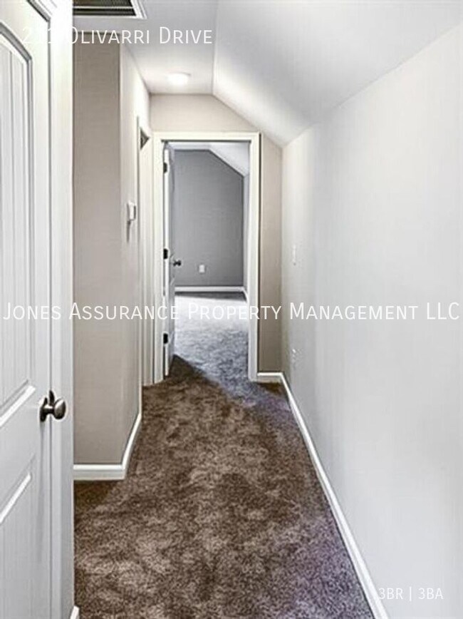 Building Photo - 211 Olivarri Dr
