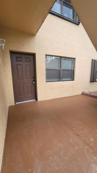Building Photo - 6882 NW 173rd Dr
