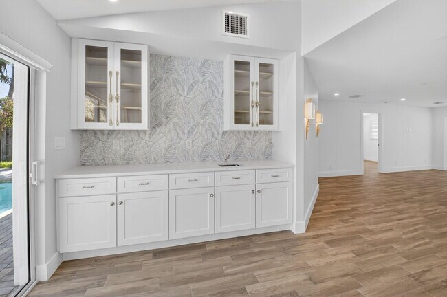 Building Photo - 1254 SW 4th Ct