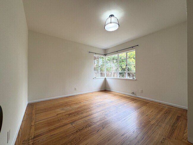 Building Photo - Charming 3-Bedroom Home on Embarcadero Road