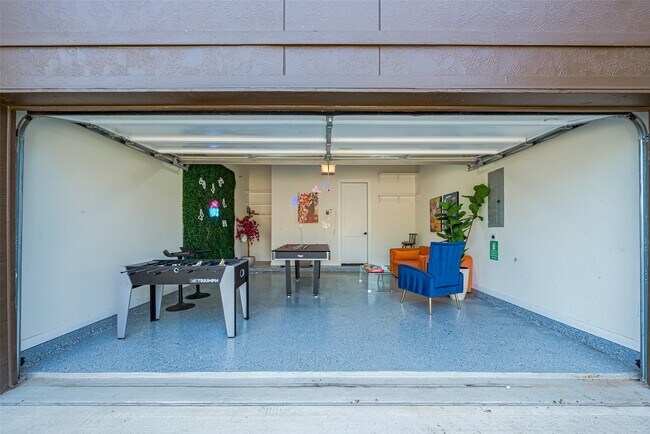 Building Photo - 2909 Nagle St