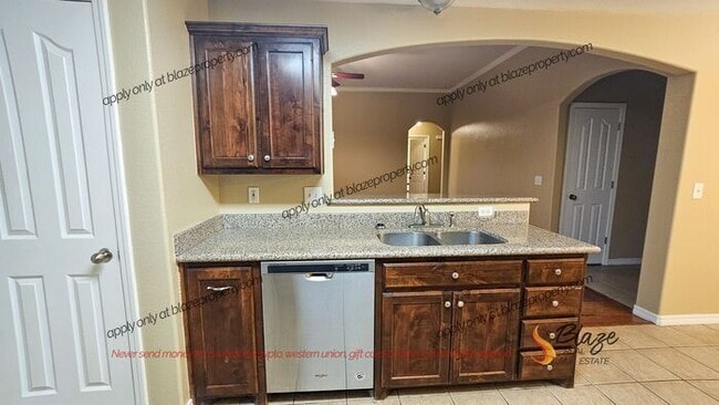 Building Photo - 3/2 Tradewinds Brick Home
