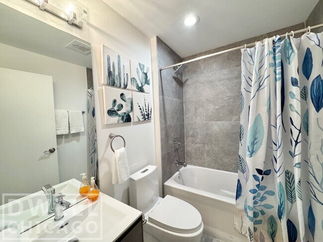 Building Photo - 2550 W Thomas St