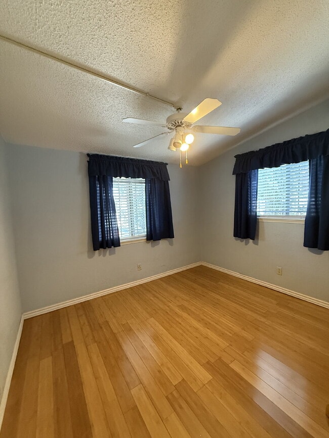 Building Photo - 10449 Chinaberry Dr