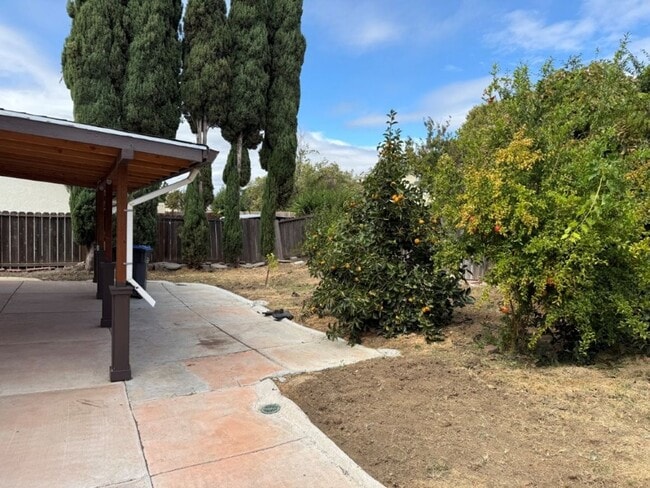 Building Photo - Unique 5 Bedroom 2 Story w/ Solar Suisun *...