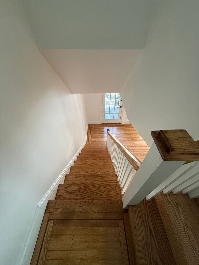 Building Photo - Spacious 3 Bedroom Townhome in Historic Ed...