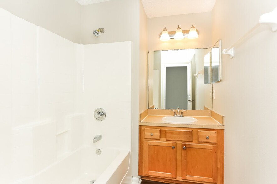 Building Photo - 2626 Springwillow Dr