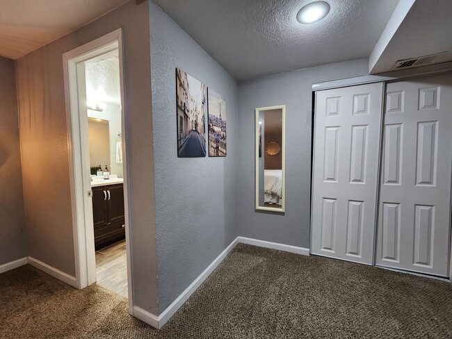 Building Photo - Basement 1 Bed 1 Bath Unit Move In Ready!