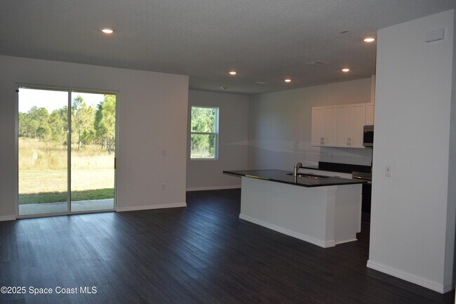 Building Photo - 3143 Fullerton Ave