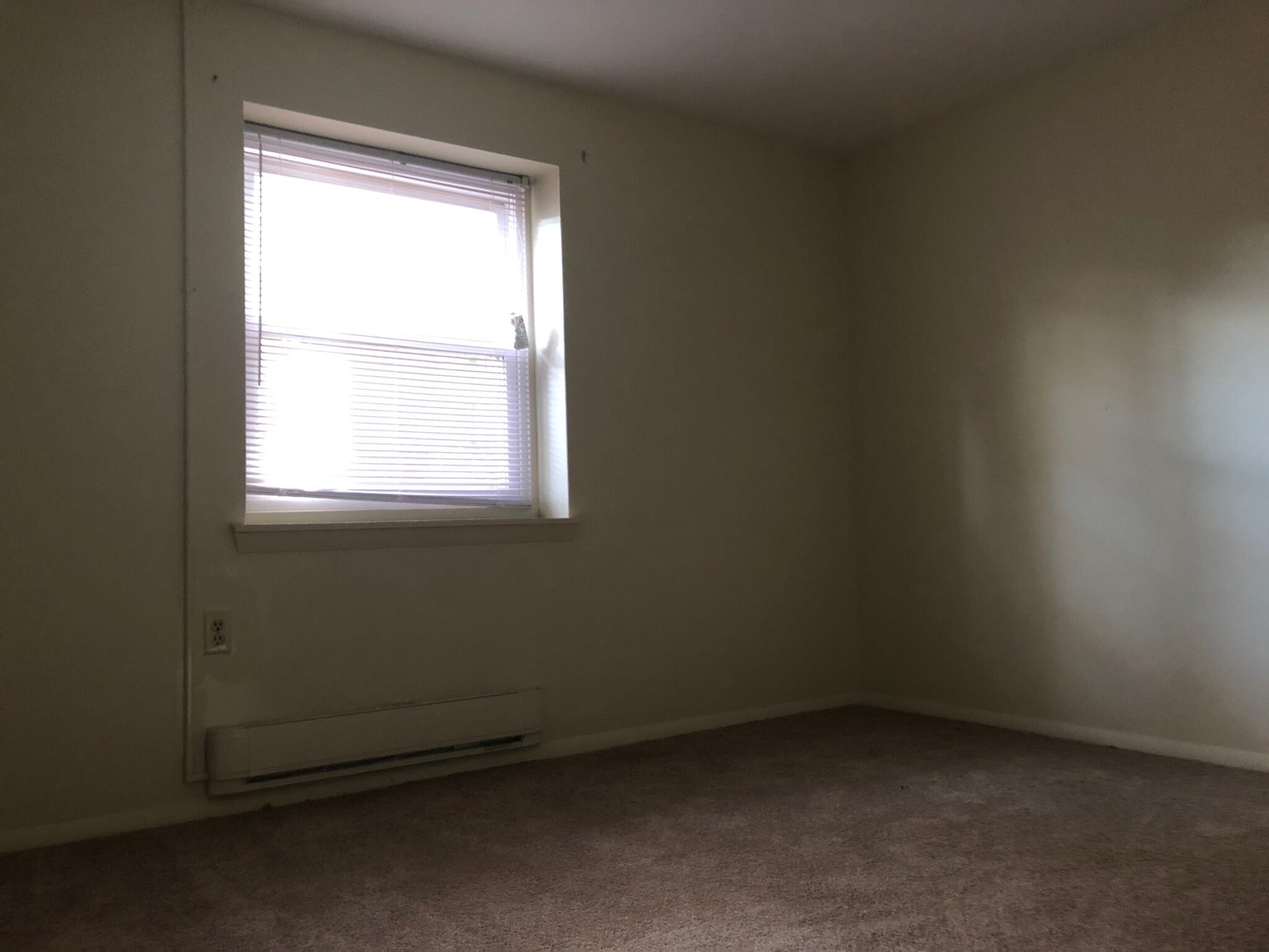 Building Photo - 106 Fernwood Ct