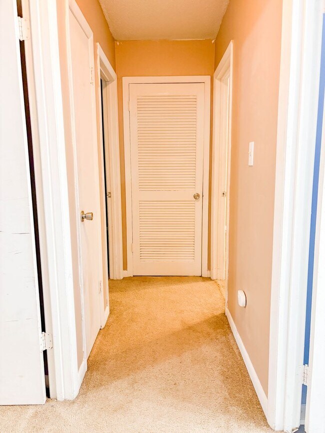 Building Photo - Coming Soon! 3 Bedroom 2 Bathroom- Pets Allowed!