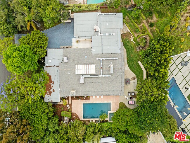 Building Photo - 3835 Sapphire Dr