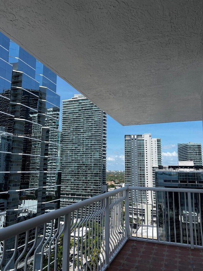 Building Photo - 1200 Brickell Bay Dr