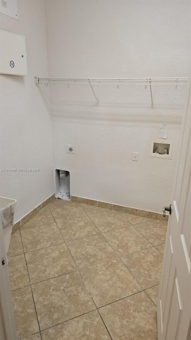 Building Photo - 2802 Quiet Water Trail