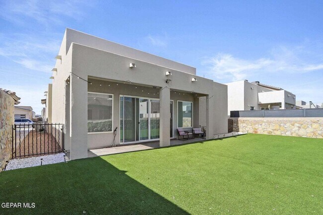 Building Photo - 12312 Desert Palms Ave