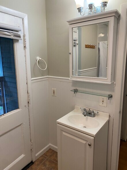 Building Photo - 131 Rosedale St