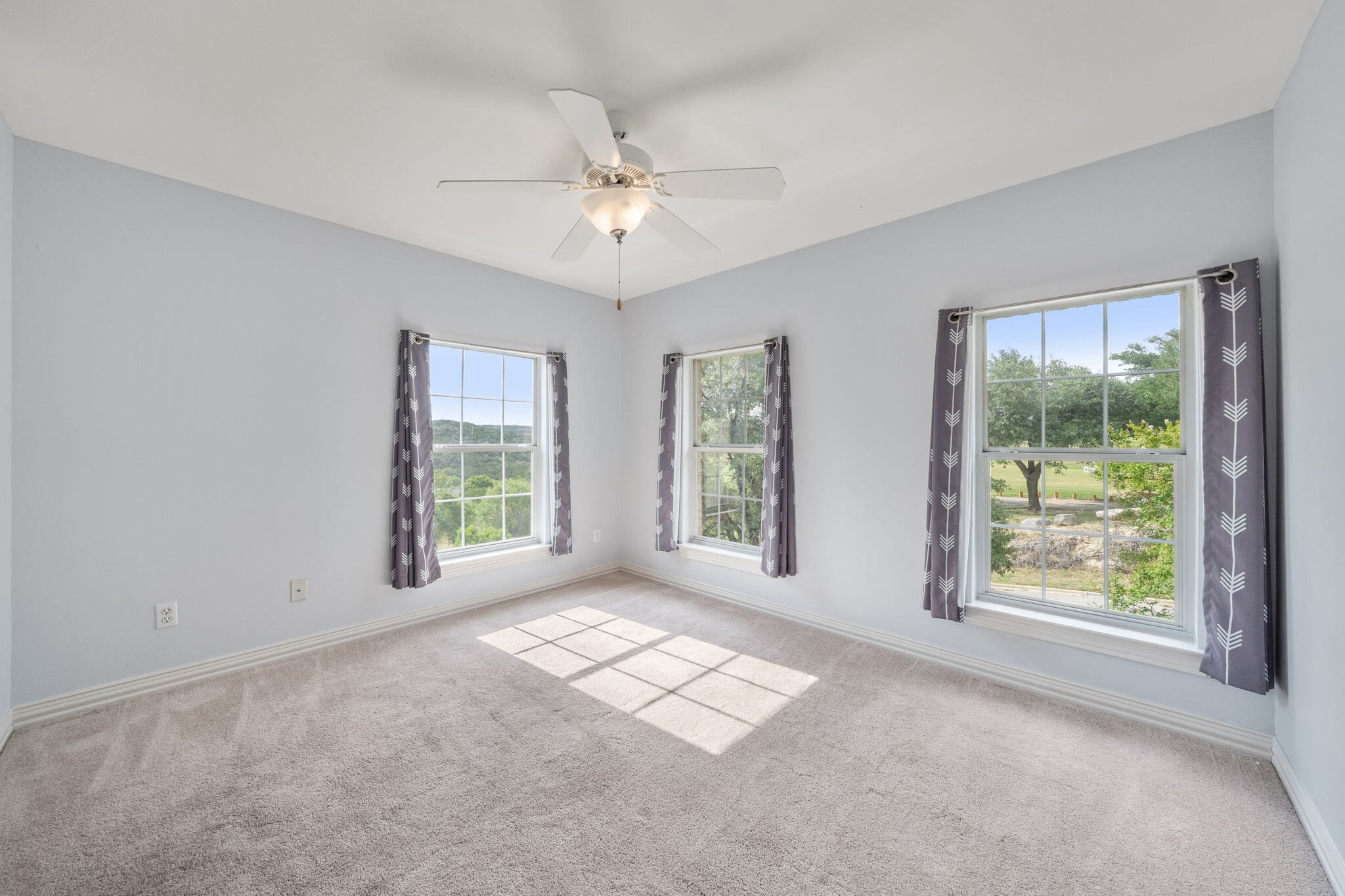 Building Photo - 10809 Range View Dr