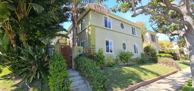 Building Photo - 449 S Doheny Dr