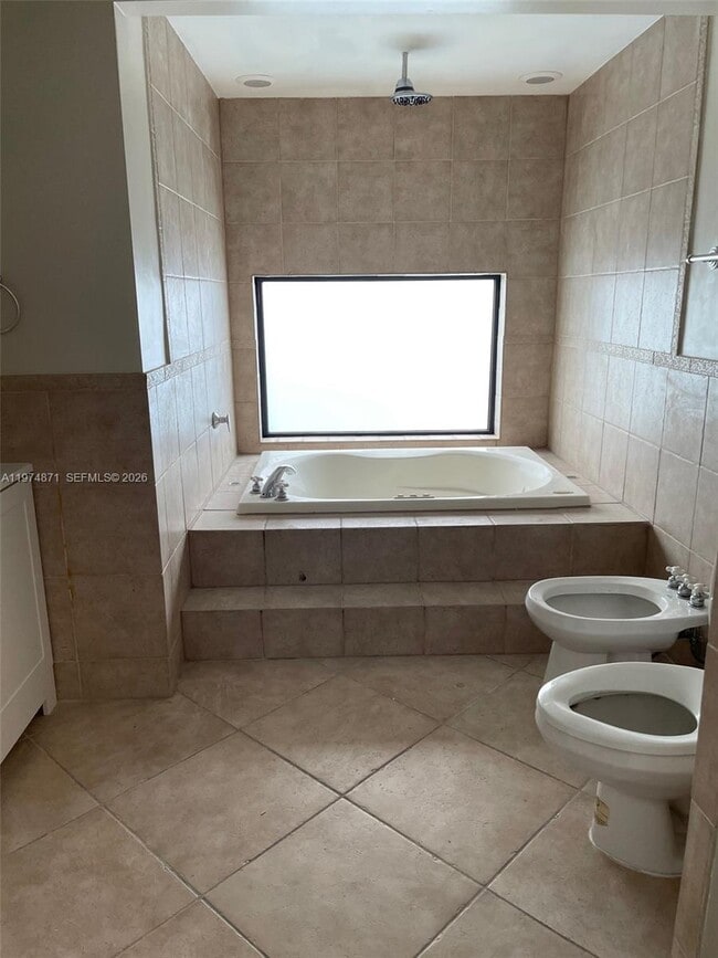 Building Photo - 4702 SW 67th Ave