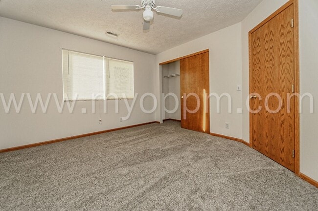 Building Photo - Bright and Spacious 4 Bedroom Home | Bellevue
