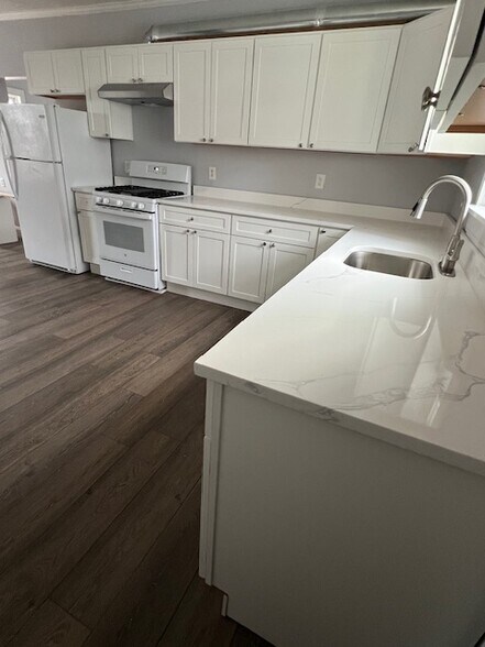 Kitchen - 635 Broadway St