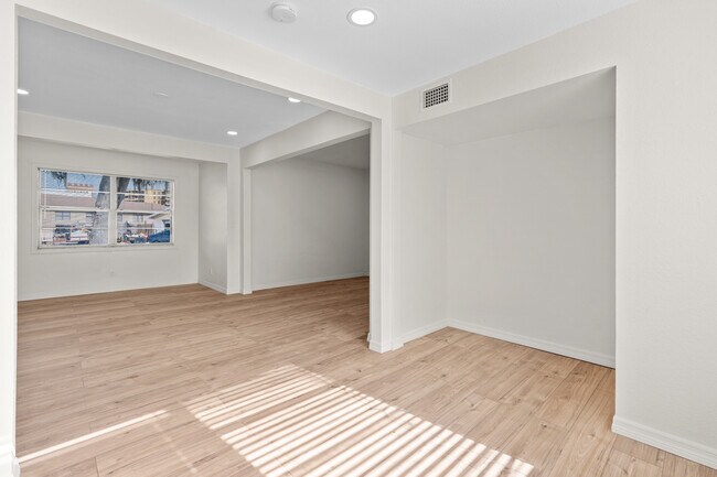 Building Photo - 402 S Franklin St