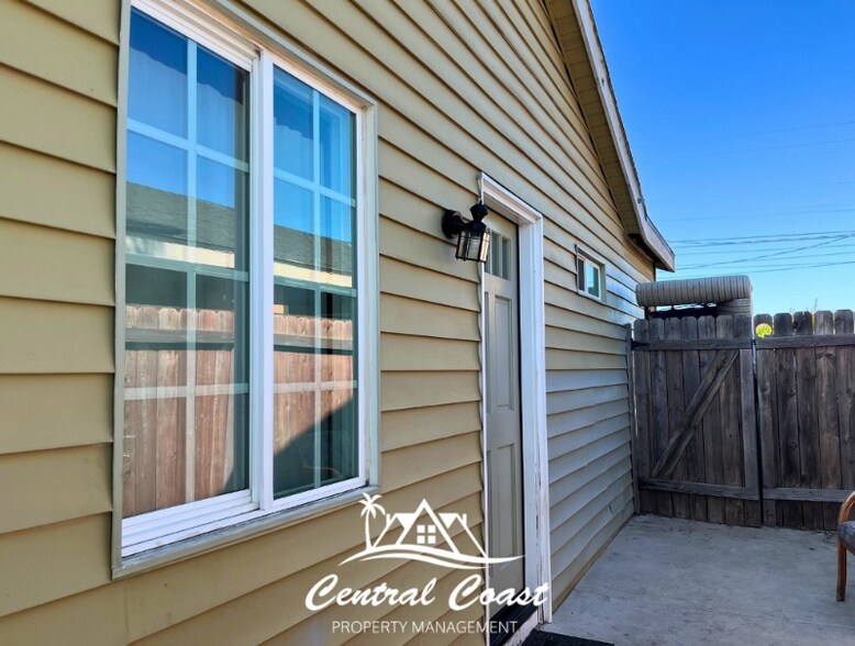 Primary Photo - 0 W Cox Ln