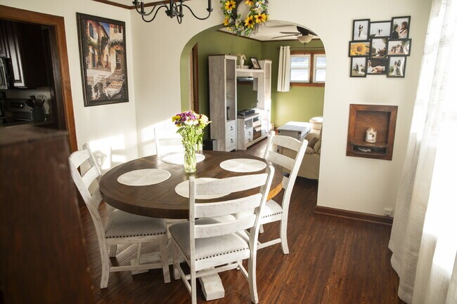 Building Photo - Beautifully Renovated 4-Bedroom Home with Fenced Backyard!