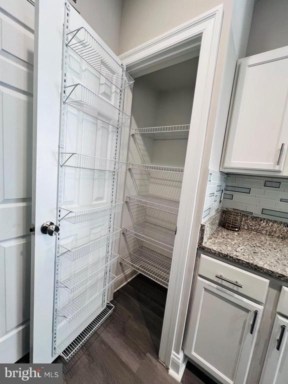 Building Photo - 46375 Pryor Square